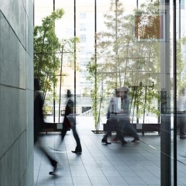 Personeel in overheidsgebouw